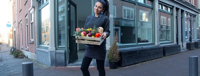 Foodblogger Yonca Özbilge start 'plant-based whole foods'-winkel en -eetgelegenheid in Rotterdam