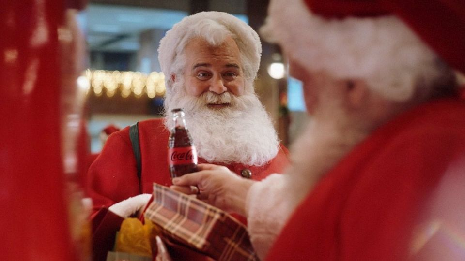 Coca-Cola lanceert kerstcommercial ‘The World Needs More Santas’