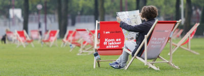 JCDecaux zet Amsterdam vol met 1.000 strandstoelen