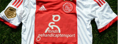 Fonds Gehandicaptensport op uitshirts Ajax