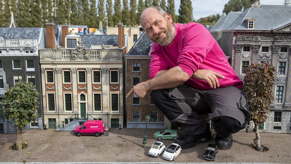 Essent plaatst mini-laadpalen in Madurodam