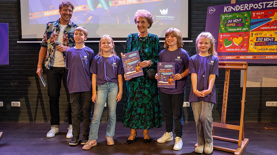 Kinderpostzegelactie 2024 start met onthulling interactieve jubileumzegel 