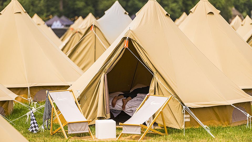 Powernappen tijdens Lowlands 2024 in Ikea Drömland