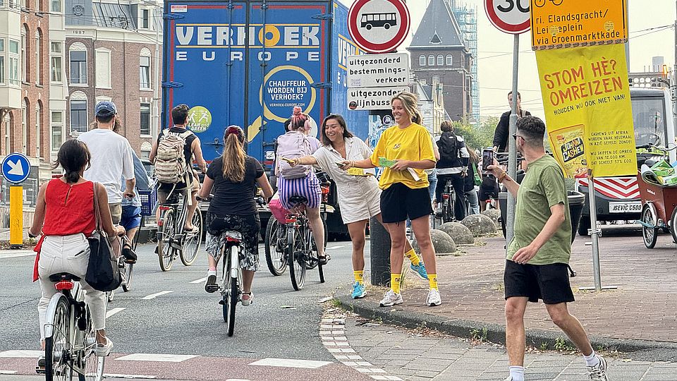 Johnny Cashew zet omreis-frustratie A’dam om in een glimlach