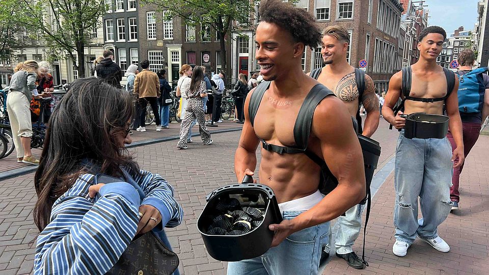 Versuni verrast Amsterdamse foodies met airfryer snacks