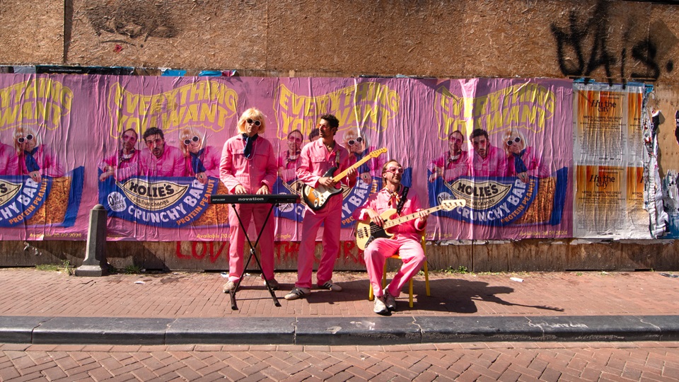 Holie brengt single uit ter ere van 1 miljoen Crunchy Bars